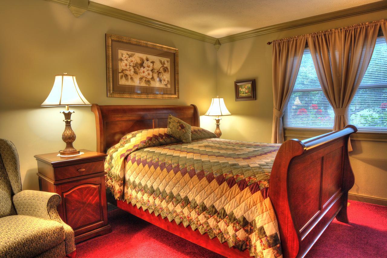 Los Gatos Bed & Breakfast Penn Yan Bagian luar foto