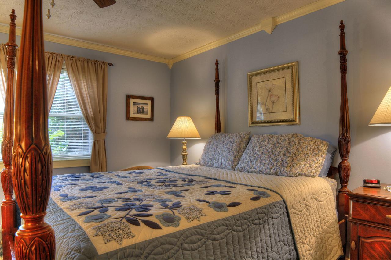 Los Gatos Bed & Breakfast Penn Yan Bagian luar foto